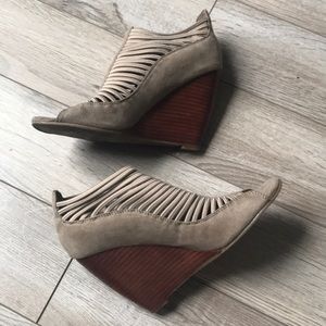 Mia Wedge Grey Suede